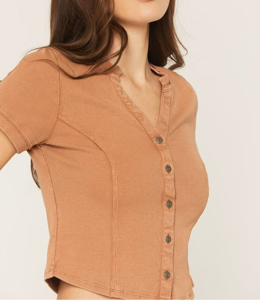 Notched V‑Neck Button‑Front Rib Knit Short Sleeve Cropped Shirt